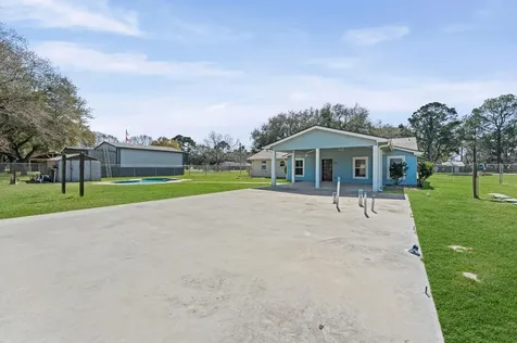 3082 County Road 536 Alvin TX 77511