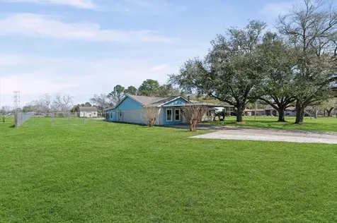3082 County Road 536 Alvin TX 77511