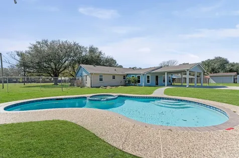 3082 County Road 536 Alvin TX 77511