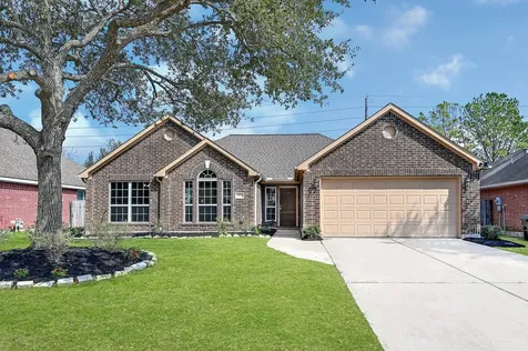 1035 E Hampton Drive Pearland TX 77584