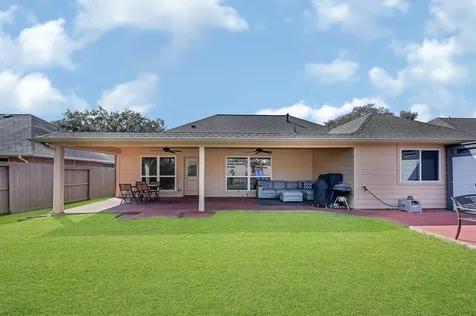 1035 E Hampton Drive Pearland TX 77584