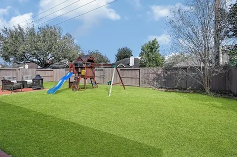 1035 E Hampton Drive Pearland TX 77584
