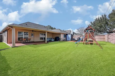 1035 E Hampton Drive Pearland TX 77584