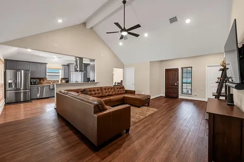 1035 E Hampton Drive Pearland TX 77584