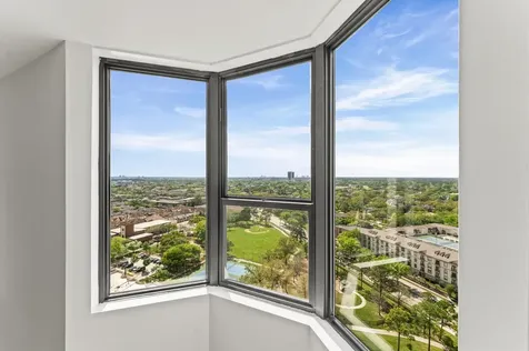 651 Bering Drive 1903 Houston TX 77057