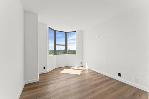 651 Bering Drive 1903 Houston TX 77057