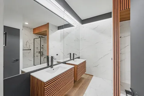 651 Bering Drive 1903 Houston TX 77057