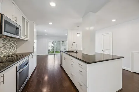 671 N Post Oak Lane 671 Houston TX 77024