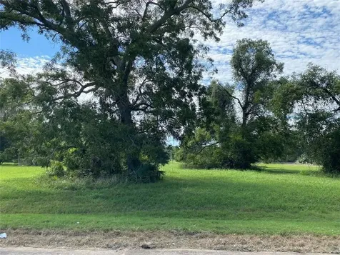 106 Horse Shoe Trail Angleton TX 77515