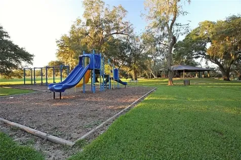 106 Horse Shoe Trail Angleton TX 77515