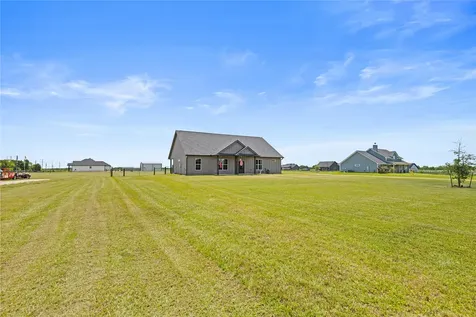 5213 County Road 127 Iola TX 77861