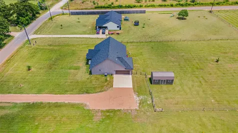 5213 County Road 127 Iola TX 77861