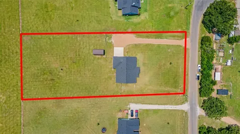 5213 County Road 127 Iola TX 77861