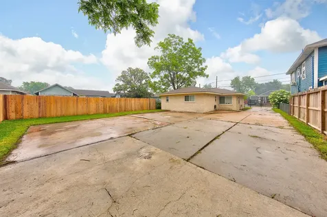 7732 Avenue I Houston TX 77012