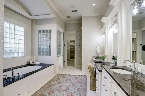 127 E Bracebridge Circle The Woodlands TX 77382