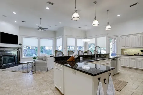 127 E Bracebridge Circle The Woodlands TX 77382