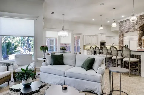 127 E Bracebridge Circle The Woodlands TX 77382