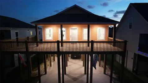 865 Palmetto Drive Crystal Beach TX 77650