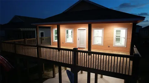 865 Palmetto Drive Crystal Beach TX 77650
