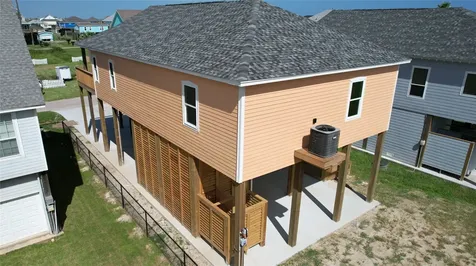865 Palmetto Drive Crystal Beach TX 77650