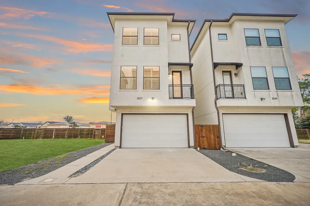 2547 Calumet Street Houston TX 77004