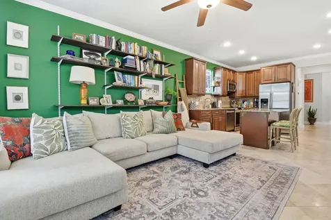 410 Peach Street Tomball TX 77375