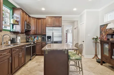 410 Peach Street Tomball TX 77375