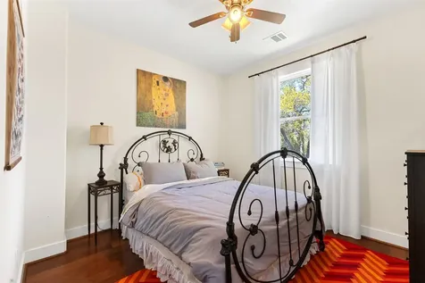 410 Peach Street Tomball TX 77375