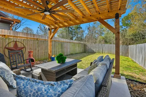 410 Peach Street Tomball TX 77375