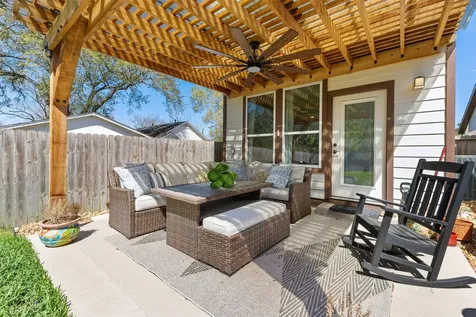 410 Peach Street Tomball TX 77375
