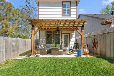 410 Peach Street Tomball TX 77375