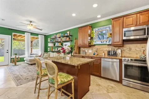 410 Peach Street Tomball TX 77375