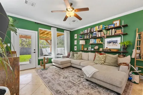 410 Peach Street Tomball TX 77375