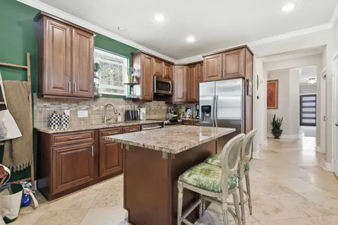 410 Peach Street Tomball TX 77375