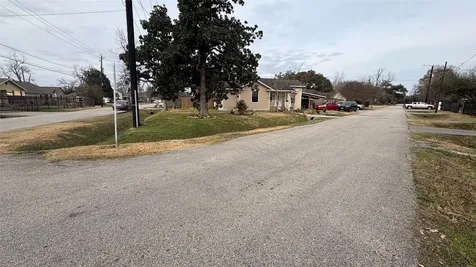 6305 Frisco Street Houston TX 77022