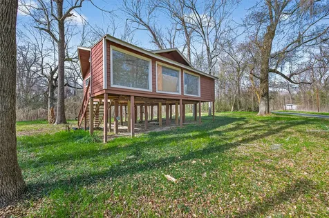 200 County Road 2859 Cleveland TX 77327