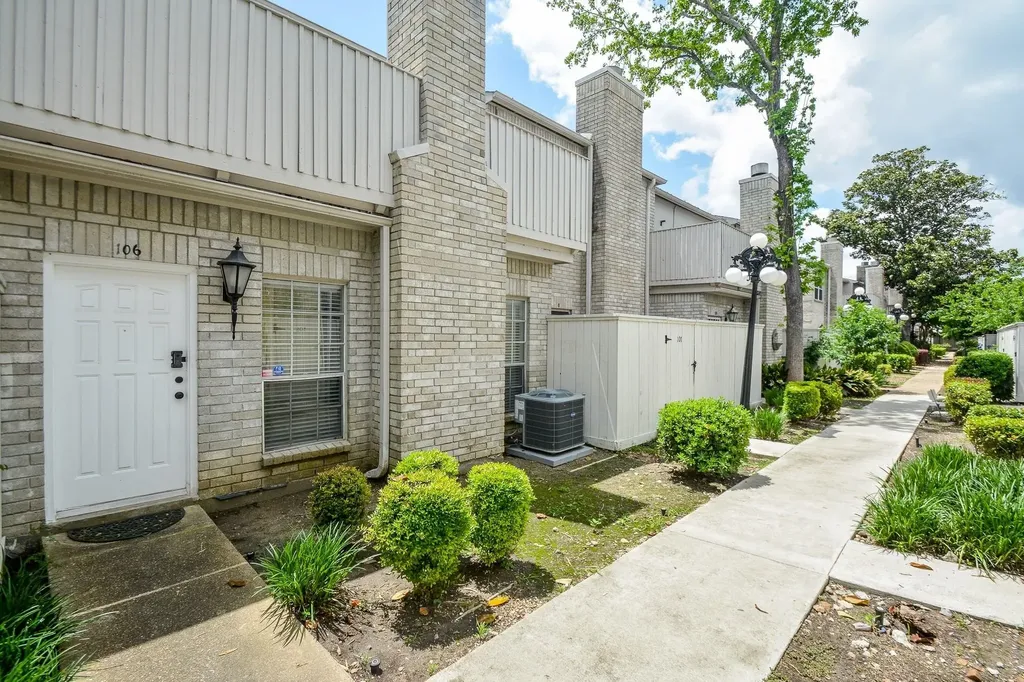 3800 Tanglewilde Street 106 Houston TX 77063