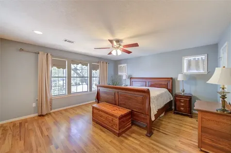 1550 Sue Barnett Drive Houston TX 77018