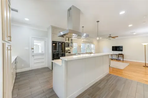 1550 Sue Barnett Drive Houston TX 77018