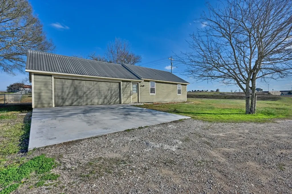 2511 S Market Street Brenham TX 77833
