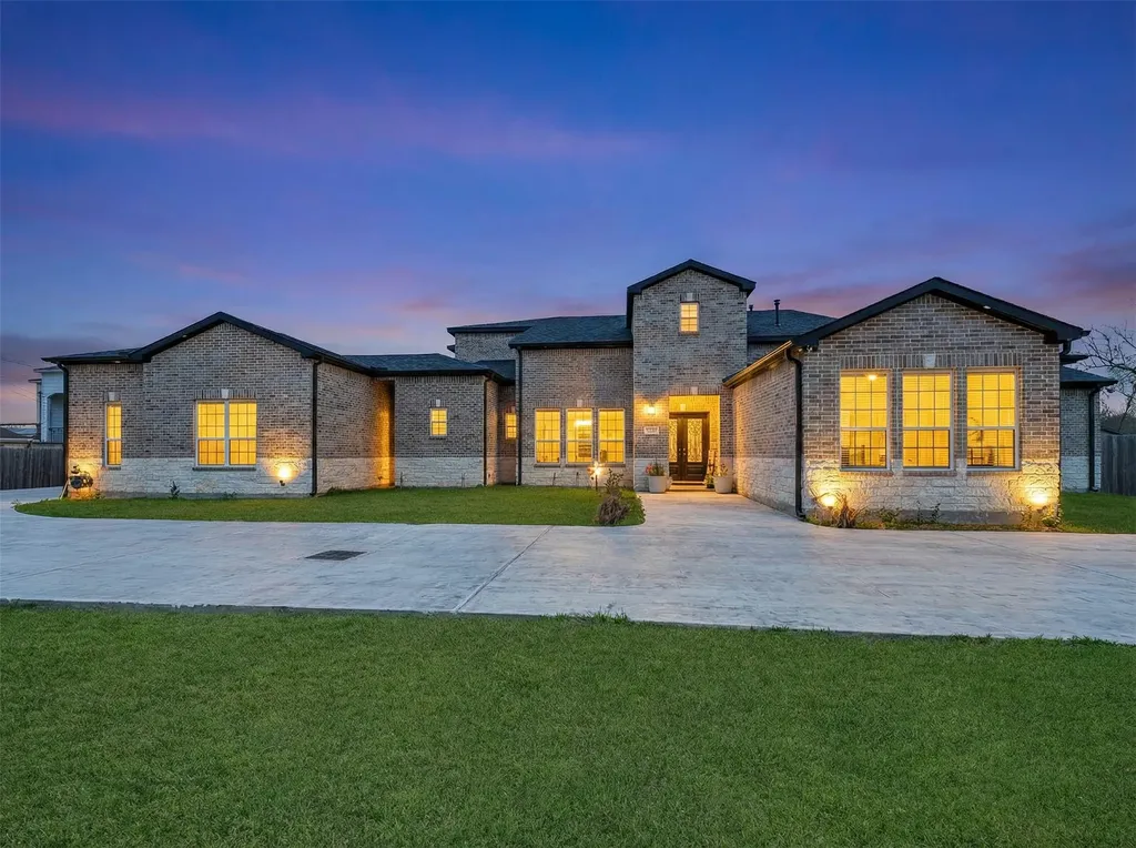 4821 1st Street Houston TX 77504