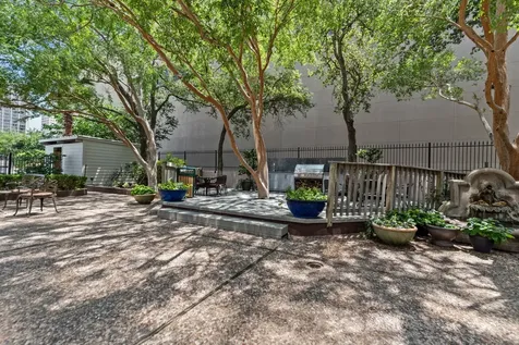 5150 Hidalgo Street 806 Houston TX 77056