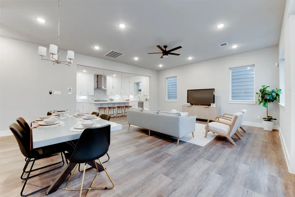 1422 W 34th 1/2 Street Houston TX 77018