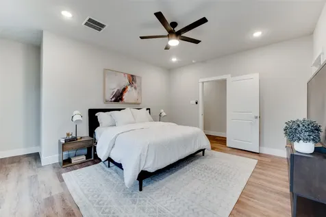 1422 W 34th 1/2 Street Houston TX 77018