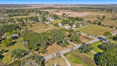 676 Evergreen Street Fresno TX 77545