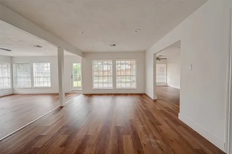 934 Goldfinch Avenue Sugar Land TX 77478