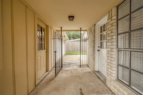 934 Goldfinch Avenue Sugar Land TX 77478