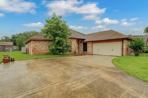 139 Spanish Moss Lane Lake Jackson TX 77566
