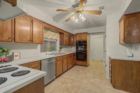 139 Spanish Moss Lane Lake Jackson TX 77566