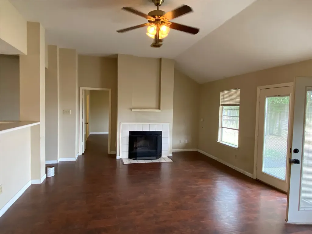 2927 Sailors Moon Drive Friendswood TX 77546